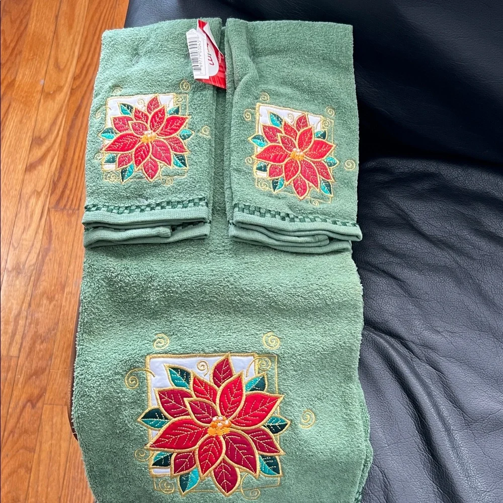 Green Poinsettia Embroidered Towel Set
